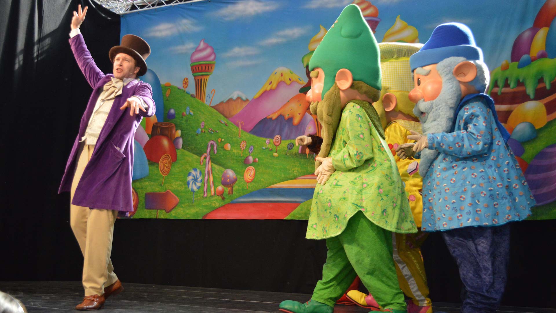 One of our many MetroCentre Gateshead shows, featuring Willie Wonka and the Q20-created MetroGnomes.